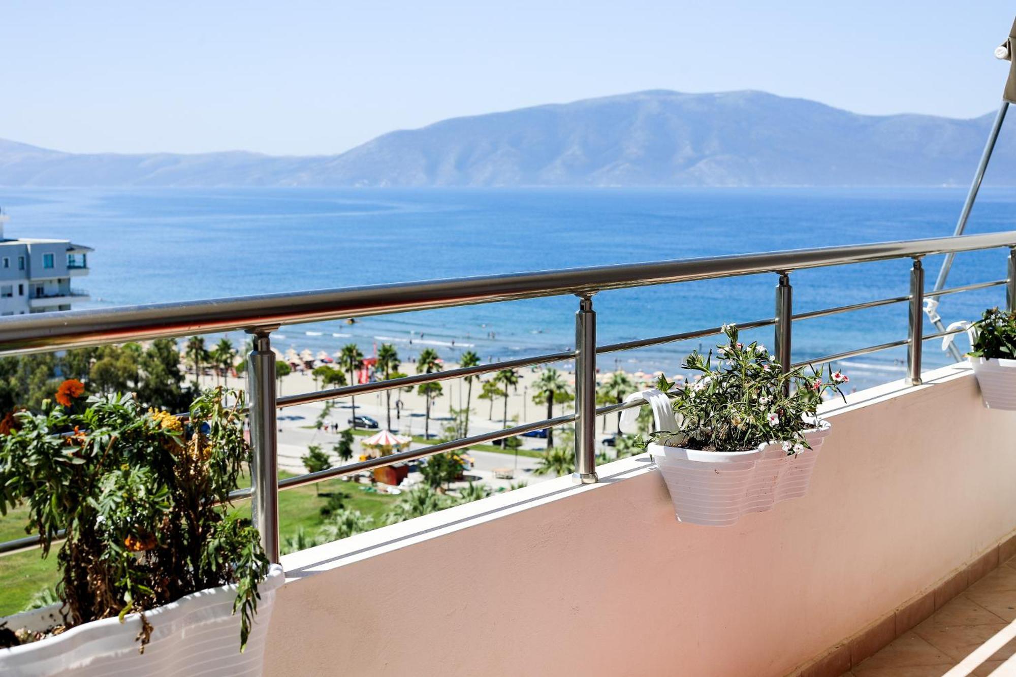 Sea Gem Apartment Влёра Экстерьер фото